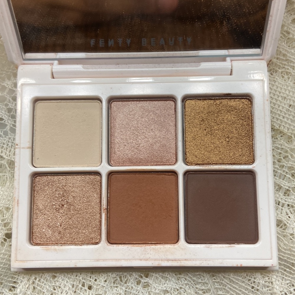 Fenty Beauty Snap Shadow “1 True Neutral”